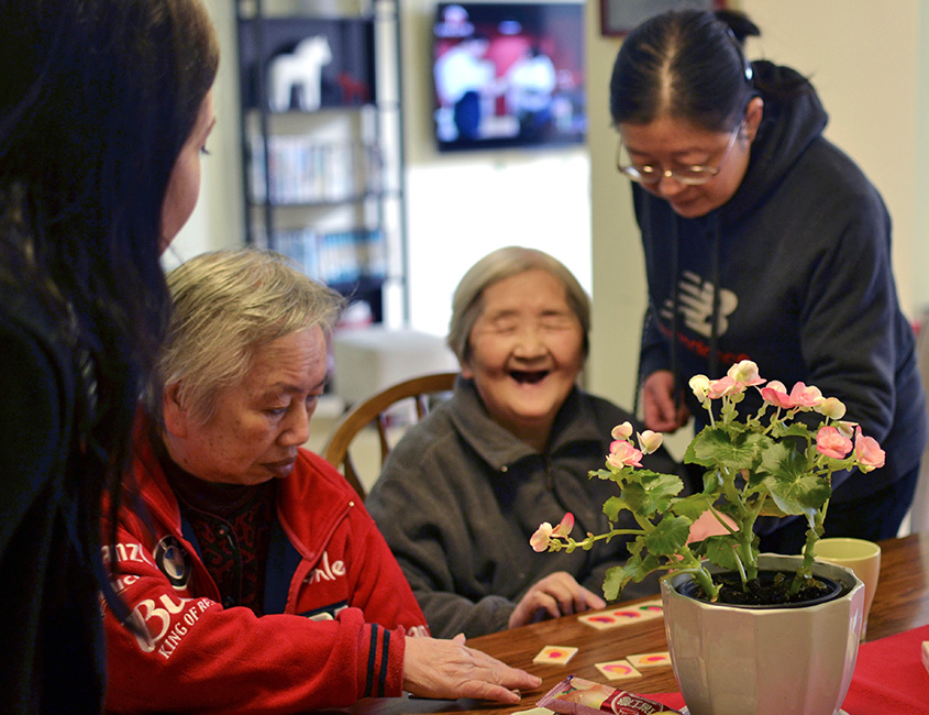 Incontinence care at nursing homes (photo)